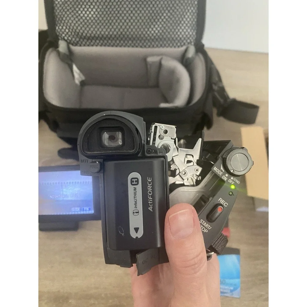 Sony Handycam DCR-HC38 MiniDV Digital Video Camera Recorder